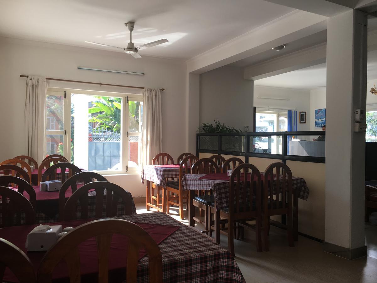 Hotel Pokhara International 외부 사진