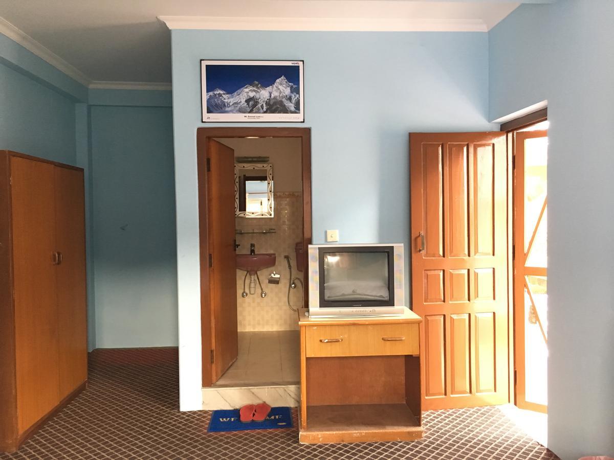 Hotel Pokhara International 외부 사진
