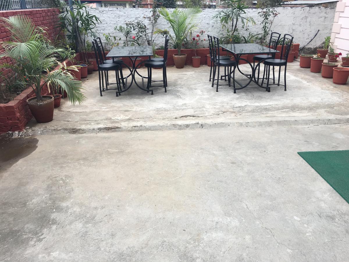 Hotel Pokhara International 외부 사진