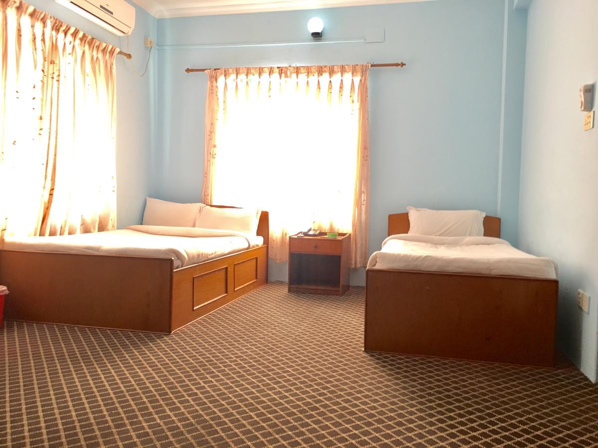 Hotel Pokhara International 외부 사진