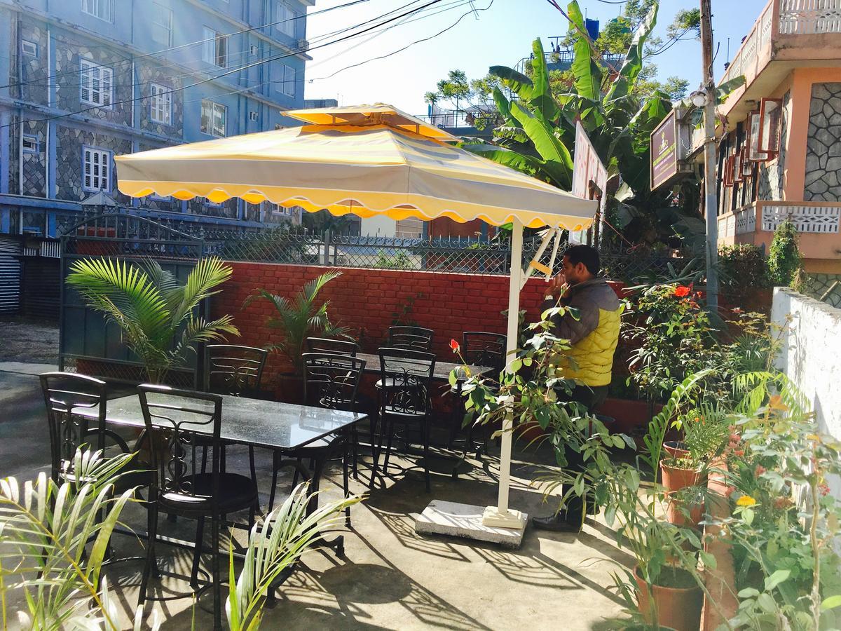 Hotel Pokhara International 외부 사진